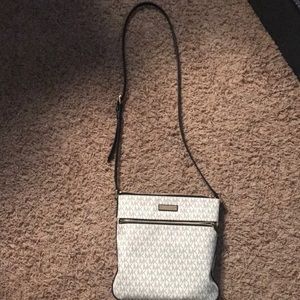 Michael Kors crossbody😍💙